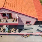 Prazeres Terrace: Poolside Retreat Near Apartment Campanario