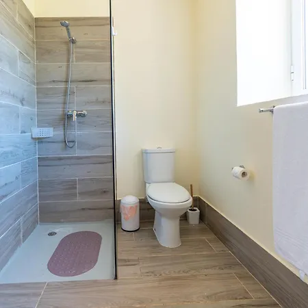 Spacious With Pool In Prazeres 150m² Apartment