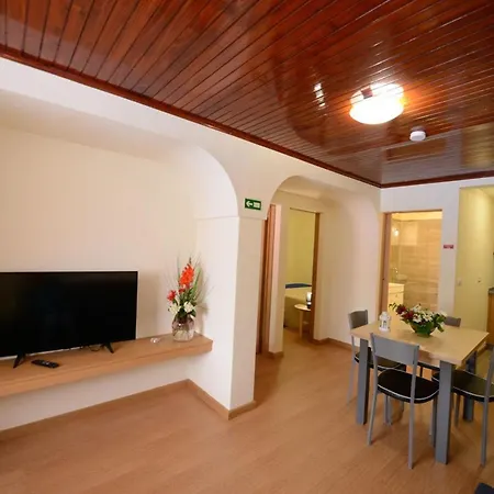 Apartment Spacious With Pool In Prazeres 150m²