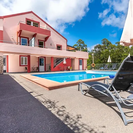 Spacious With Pool In Prazeres 150m² *
