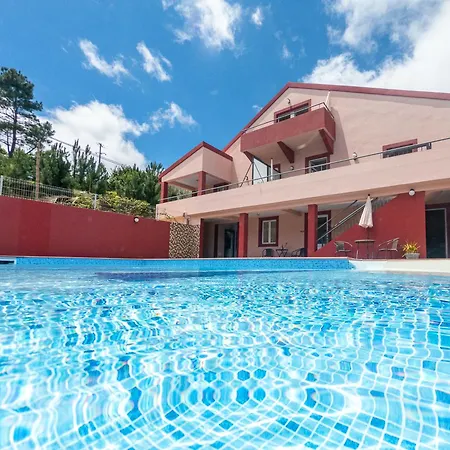 Spacious With Pool In Prazeres 150m²