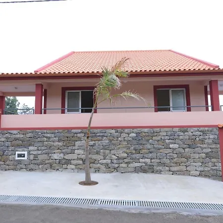 Spacious With Pool In Prazeres - 150m²