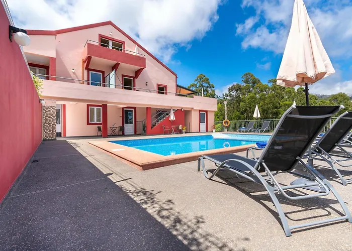 Spacious With Pool In Prazeres - 150m² *